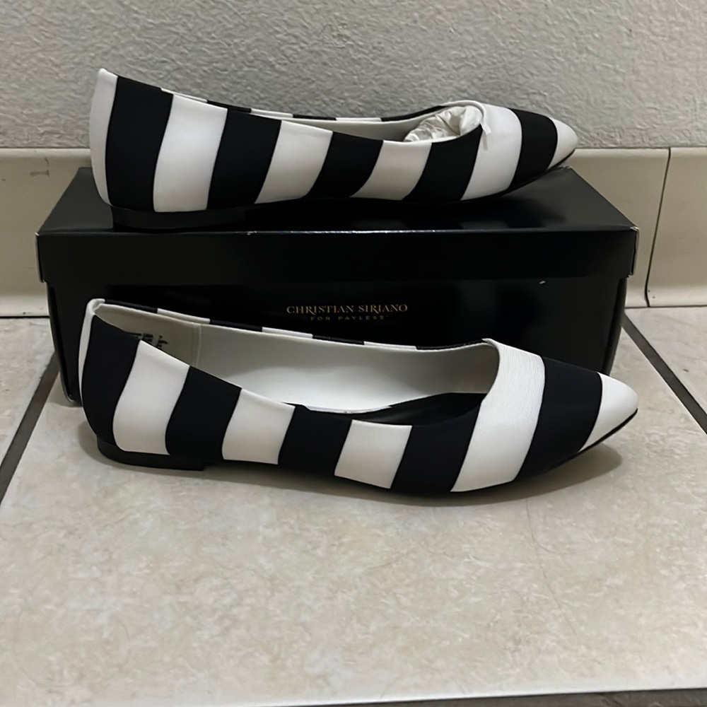 Black and White flats